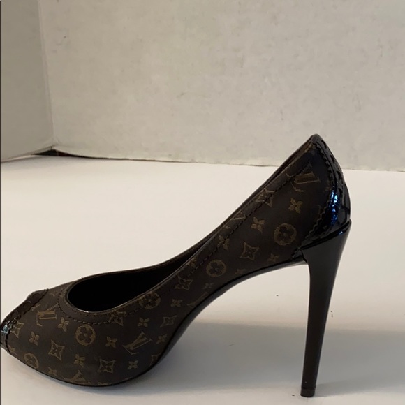 Louis Vuitton Heels - Picture 6 of 12